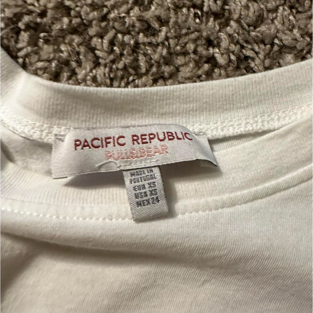 pull and bear tee - Picture 2 of 3